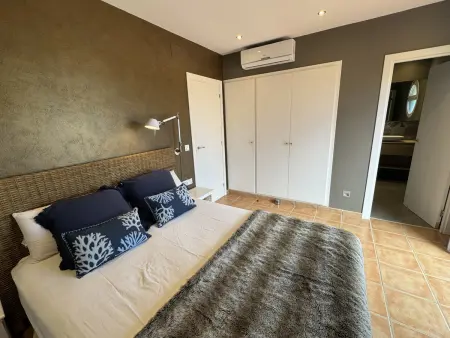 Maison rénovée à Torroella, proche plage, clim, wifi, garage et piscine commune - Photo 18