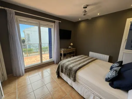 Maison rénovée à Torroella, proche plage, clim, wifi, garage et piscine commune - Photo 29