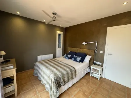 Maison rénovée à Torroella, proche plage, clim, wifi, garage et piscine commune - Photo 34
