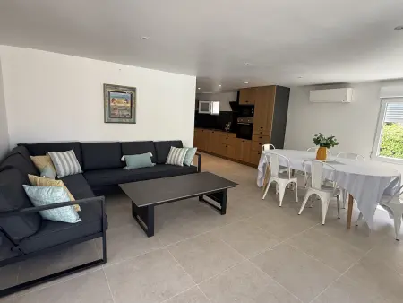 Maison spacieuse avec piscine privée près de la plage - jusqu'à 10 personnes - Photo 2