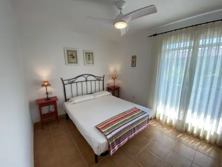 Villa proche plage à Torroella de Montgrí pour 6 pers, piscine commune, jardin privé, Wi-Fi - Photo 4