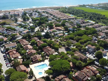 Villa à Torroella de Montgri pour 8, plage à 350m, piscine commune, clim, jardin et barbecue - Photo 4
