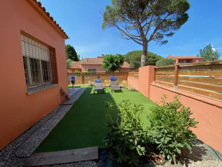 Villa à Torroella de Montgri pour 8, plage à 350m, piscine commune, clim, jardin et barbecue - Photo 6