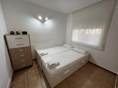 Maison confortable avec piscine commune, clim et parking à Mas Pinell - Photo 9