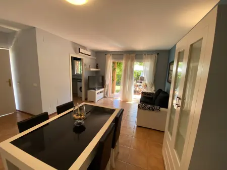 Maison à Mas Pinell pour 4 pers, piscine commune, clim, près de la plage, parking privé - Photo 9