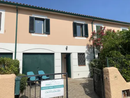 Location maison à Torroella de Montgrí, Maison cosy avec piscine commune proche plage - 6 pers, 3 chambres, Wi-Fi, jardin privatif