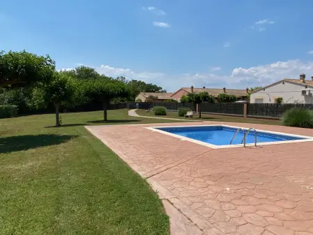 Villa à Torroella de Montgrí pour 4 pers, piscine commune, jardin privé, proche plage - Photo 10