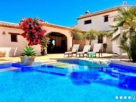 Location villa à Benissa, Villa méditerranéenne à Benissa avec piscine privée, 4 chambres proches des plages