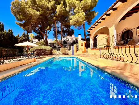 Location villa à Moraira, Maison rustique à Moraira avec piscine privée, plage à 700m, grande terrasse et barbecue