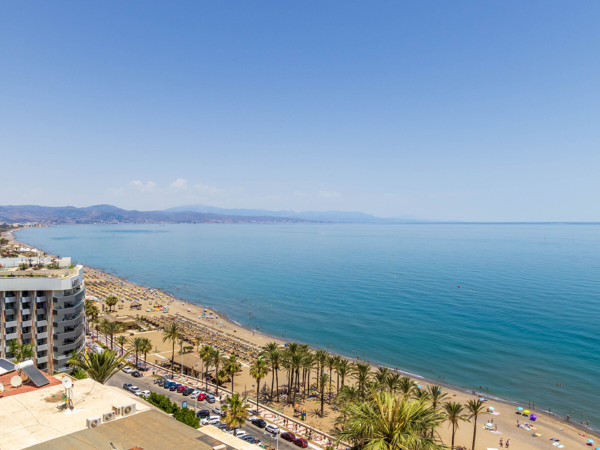 Appartement front de plage à Torremolinos, piscine - Photo 1