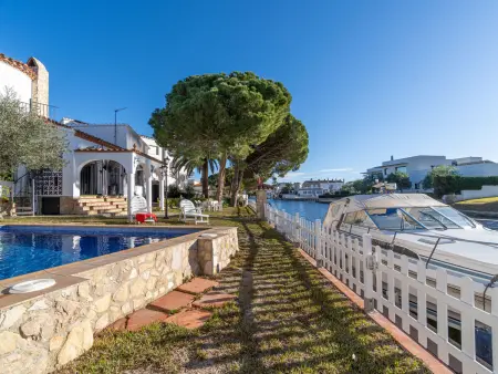 Location maison à Empuriabrava, Maison de 4 chambres avec piscine privée et amarre à Castelló dEmpúries