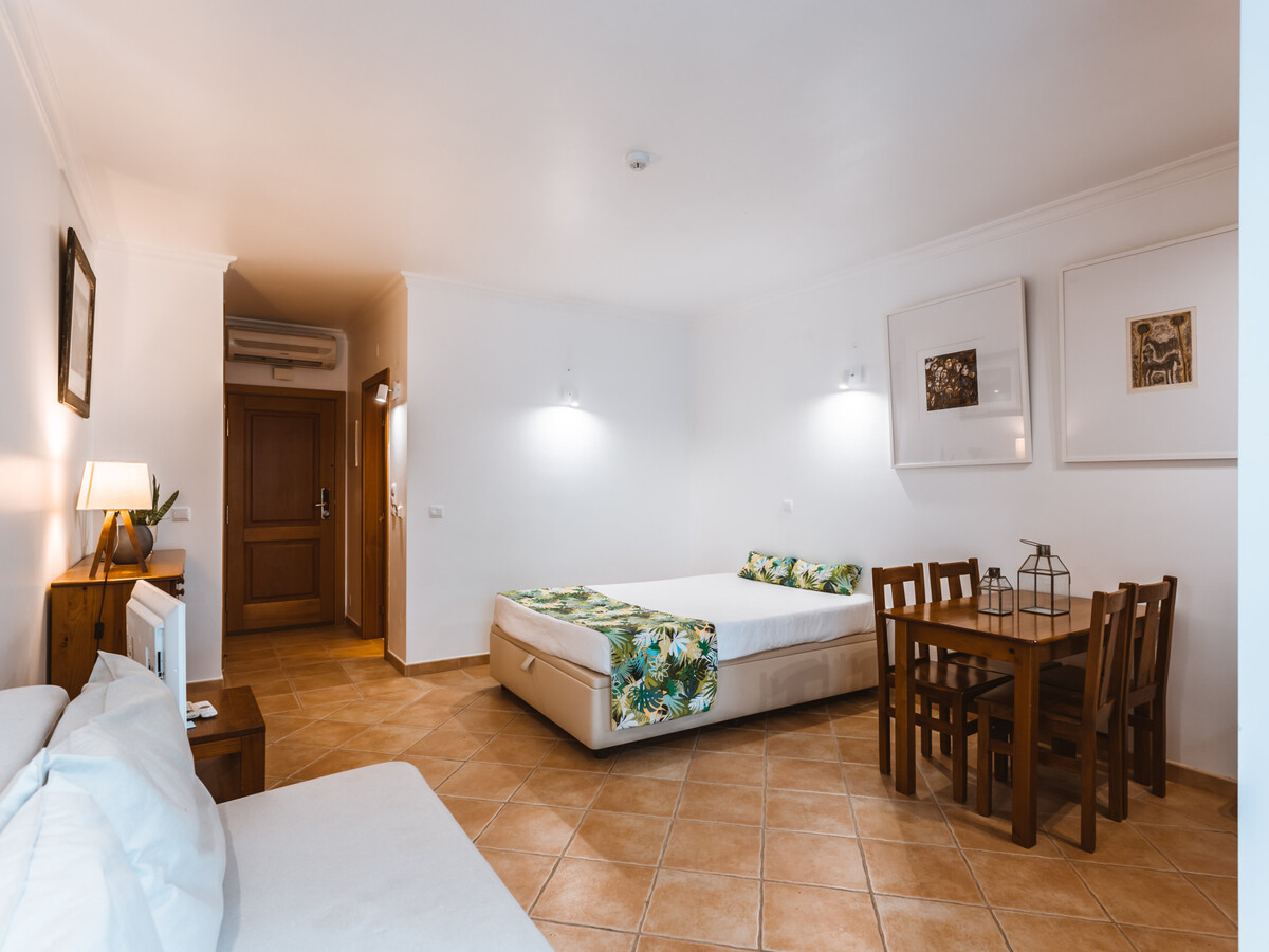 Studio 40 m² Tavira, piscine collective et vue jardin - Photo 4