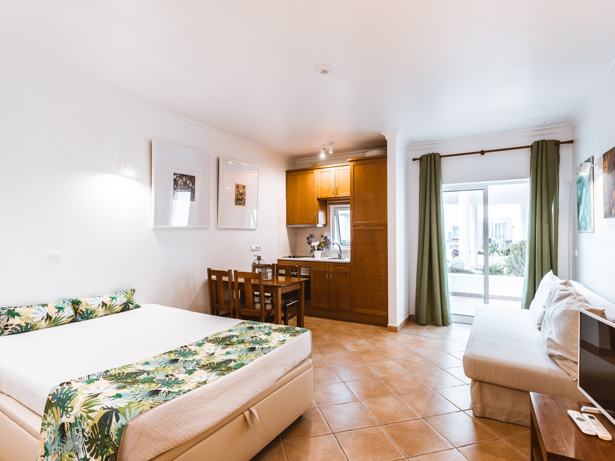 Studio 40 m² Tavira, piscine collective et vue jardin - Photo 6
