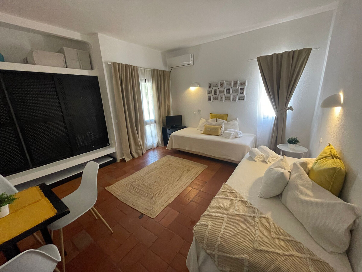 Studio 45 m² avec terrasse, piscine et accès plage - Photo 4