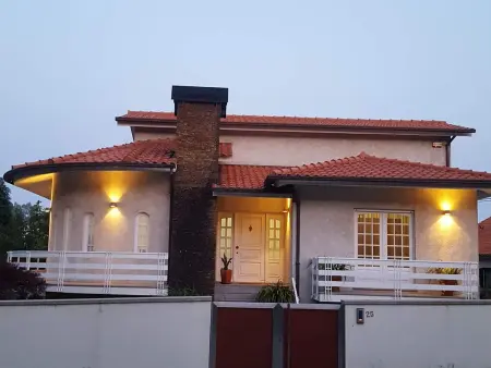 Location appartement à Palmeira de Faro, Charmante Maison 3 Chambres près de la Plage à Palmeira de Faro