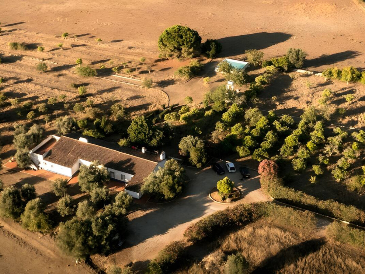 Gîte rustique 7 hectares à Alvito, piscine et terrasse - Photo 2