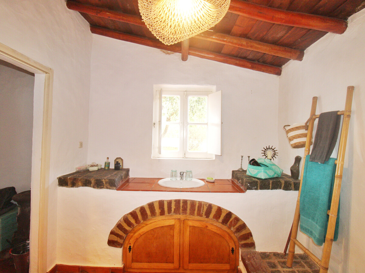 Gîte rustique 7 hectares à Alvito, piscine et terrasse - Photo 21
