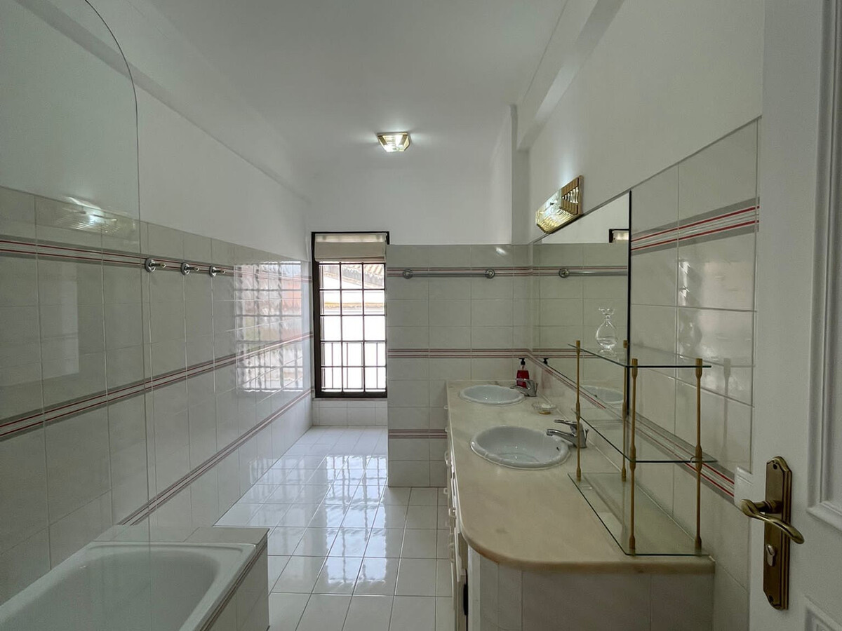 Villa 5 chambres avec piscine chauffée à Faro - Photo 21