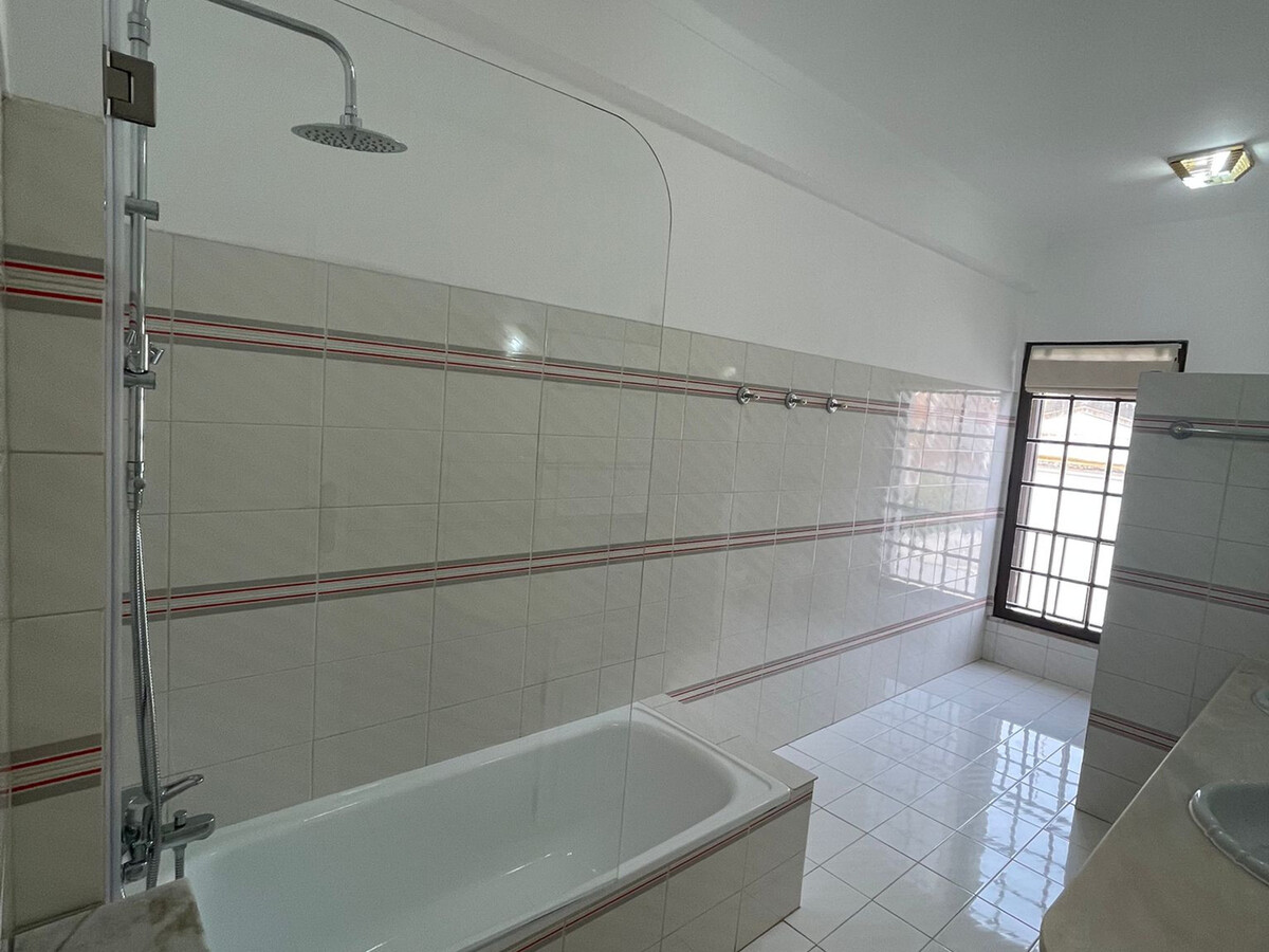Villa 5 chambres avec piscine chauffée à Faro - Photo 22