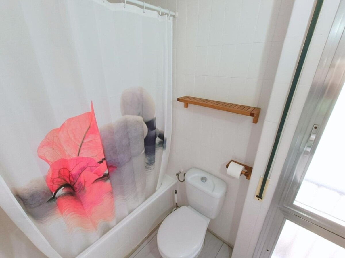Studio Centre Roses, 50m plage, terrasse piétonne - Photo 4
