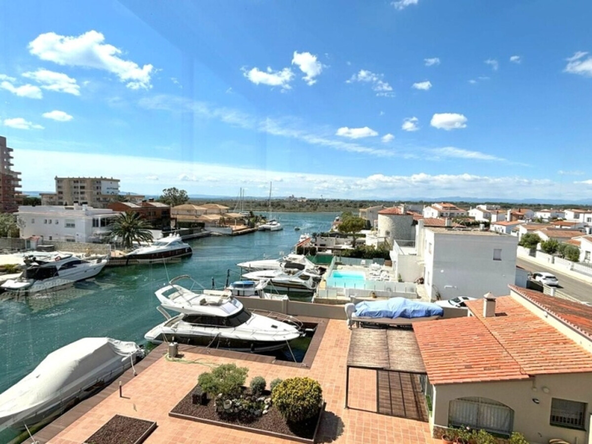 Appartement 6 personnes vue canal à Roses, 10 min plage - Photo 3