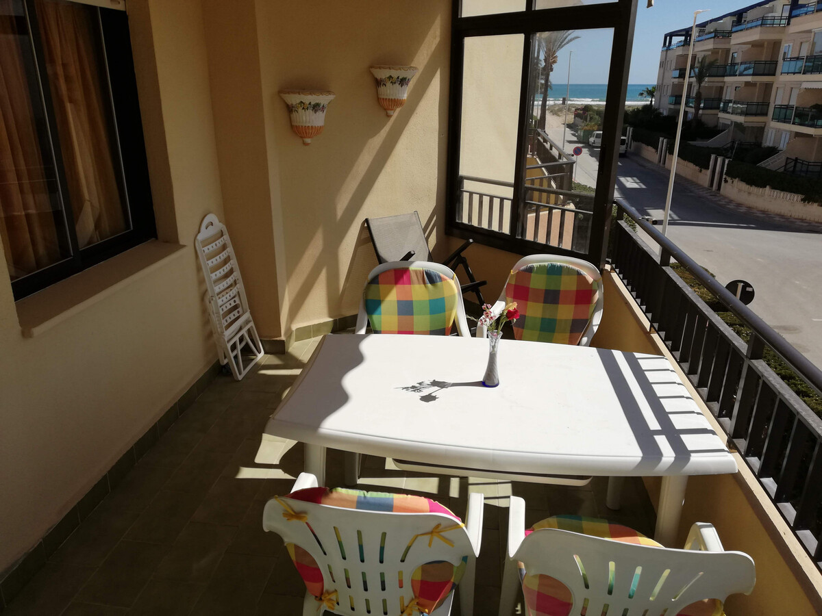 Appartement vue mer à 35 m de la plage, piscine et parking - Photo 4
