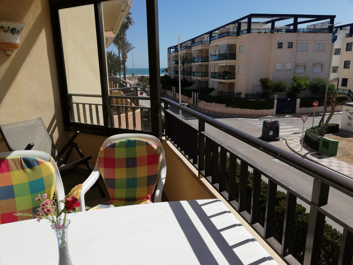 Appartement vue mer à 35 m de la plage, piscine et parking - Photo 5