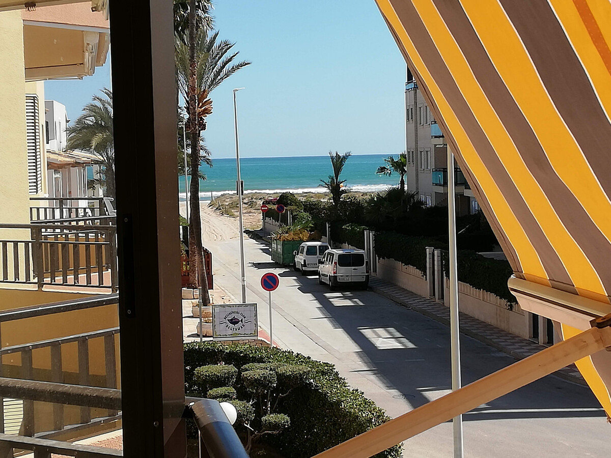 Appartement vue mer à 35 m de la plage, piscine et parking - Photo 13