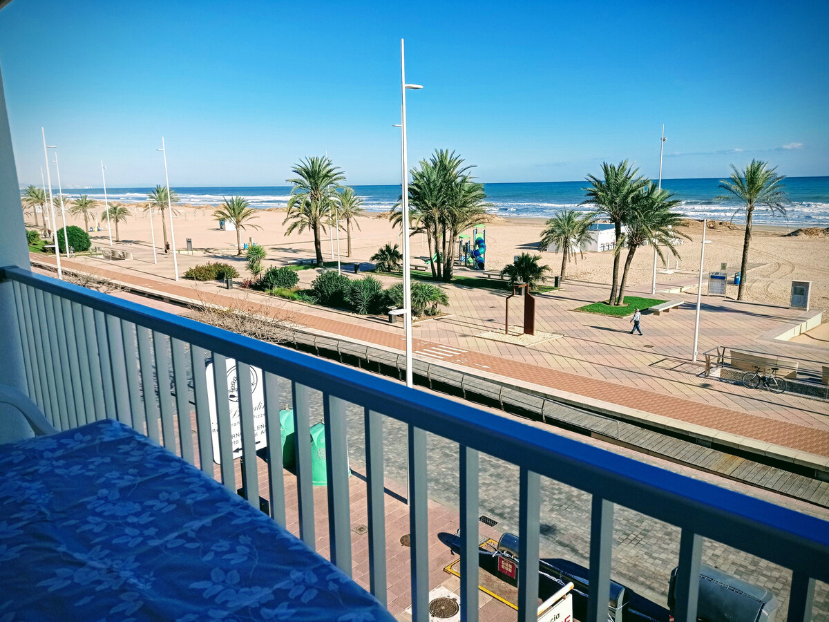 Studio première ligne de plage à Gandía, terrasse vue mer - Photo 5
