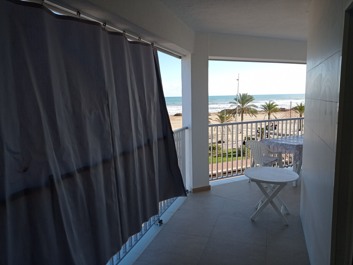 Studio première ligne de plage à Gandía, terrasse vue mer - Photo 6
