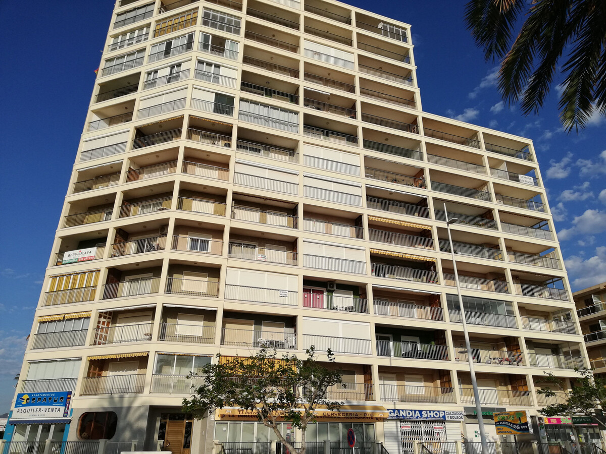 Studio première ligne de plage, 12e étage, piscine à Gandía - Photo 3