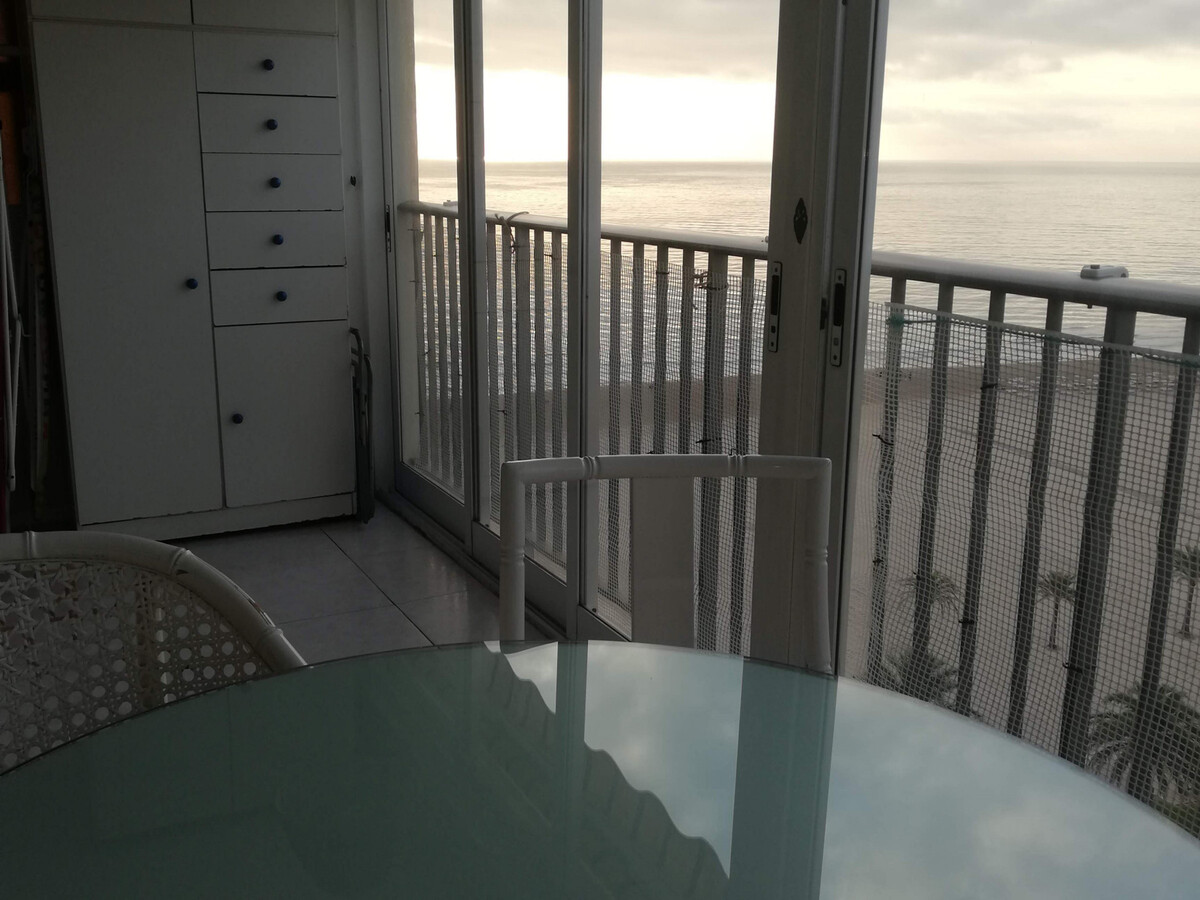 Studio première ligne de plage, 12e étage, piscine à Gandía - Photo 12
