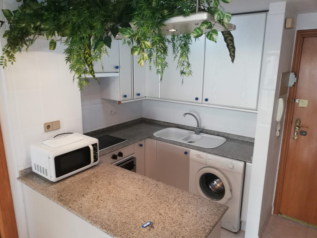 Studio première ligne de plage, 12e étage, piscine à Gandía - Photo 15