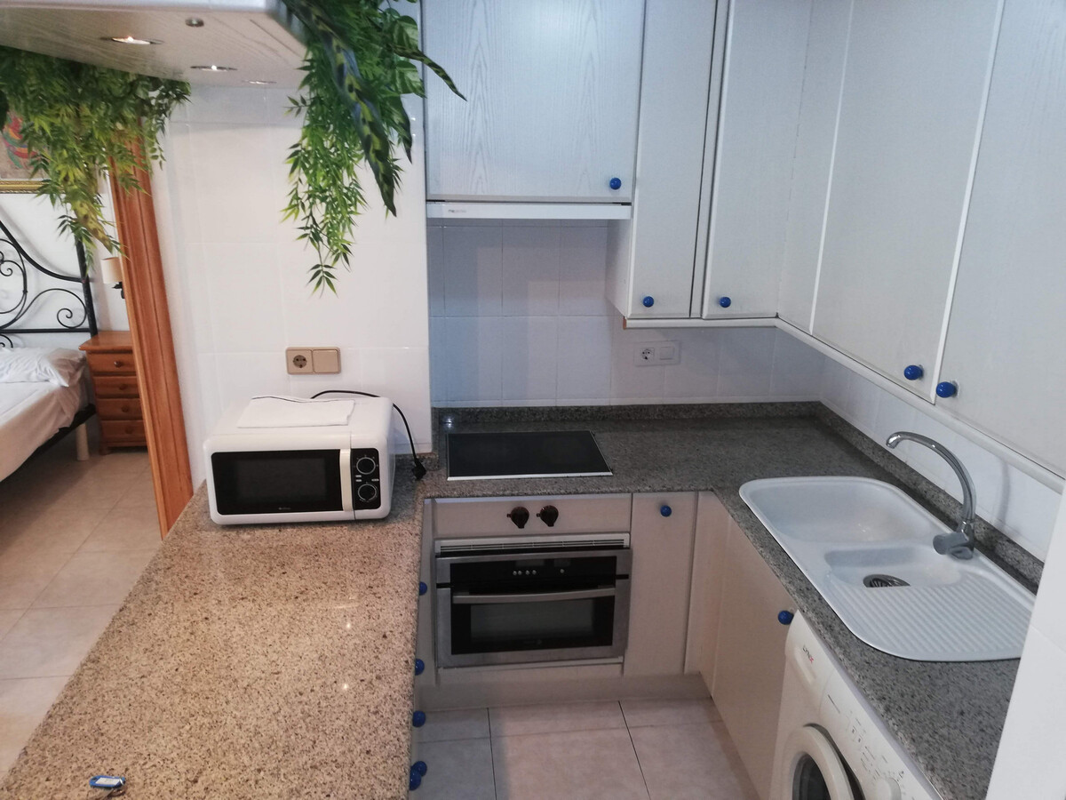 Studio première ligne de plage, 12e étage, piscine à Gandía - Photo 16