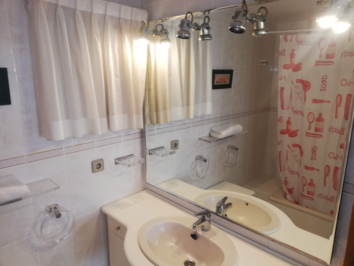 Studio première ligne de plage, 12e étage, piscine à Gandía - Photo 23