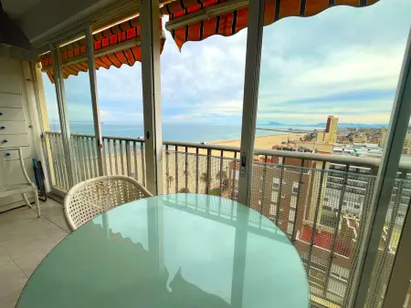 Location appartement à Gandía, Studio en première ligne de plage avec terrasse et piscine