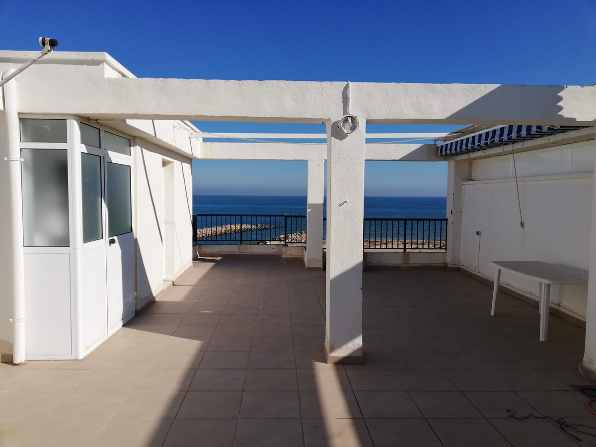 Attique avec terrasse 70 m² face à la côte, accès plage - Photo 16