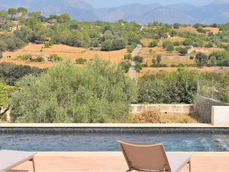 Location maison à Llubí, Maison spacieuse au cœur de Llubí avec piscine privée