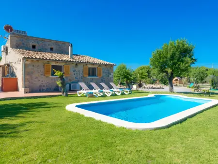 Location gite à Alcúdia, Finca familiale à Alcúdia : 2 chambres, piscine, jardin spacieux