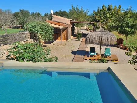 Location gite à Muro, Charmante maison à Muro avec piscine privée, idéale pour 4 personnes