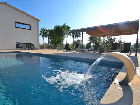 Location gite à Muro, Villa Majestueuse à Muro pour 8 personnes avec jardin et piscine privée