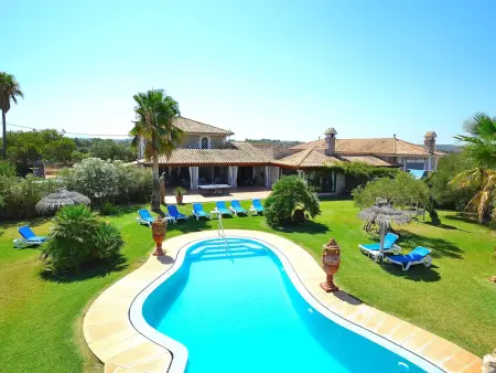 Location gite à Can Picafort, Grande villa à Majorque avec piscine privée près de la plage, pour 10 personnes