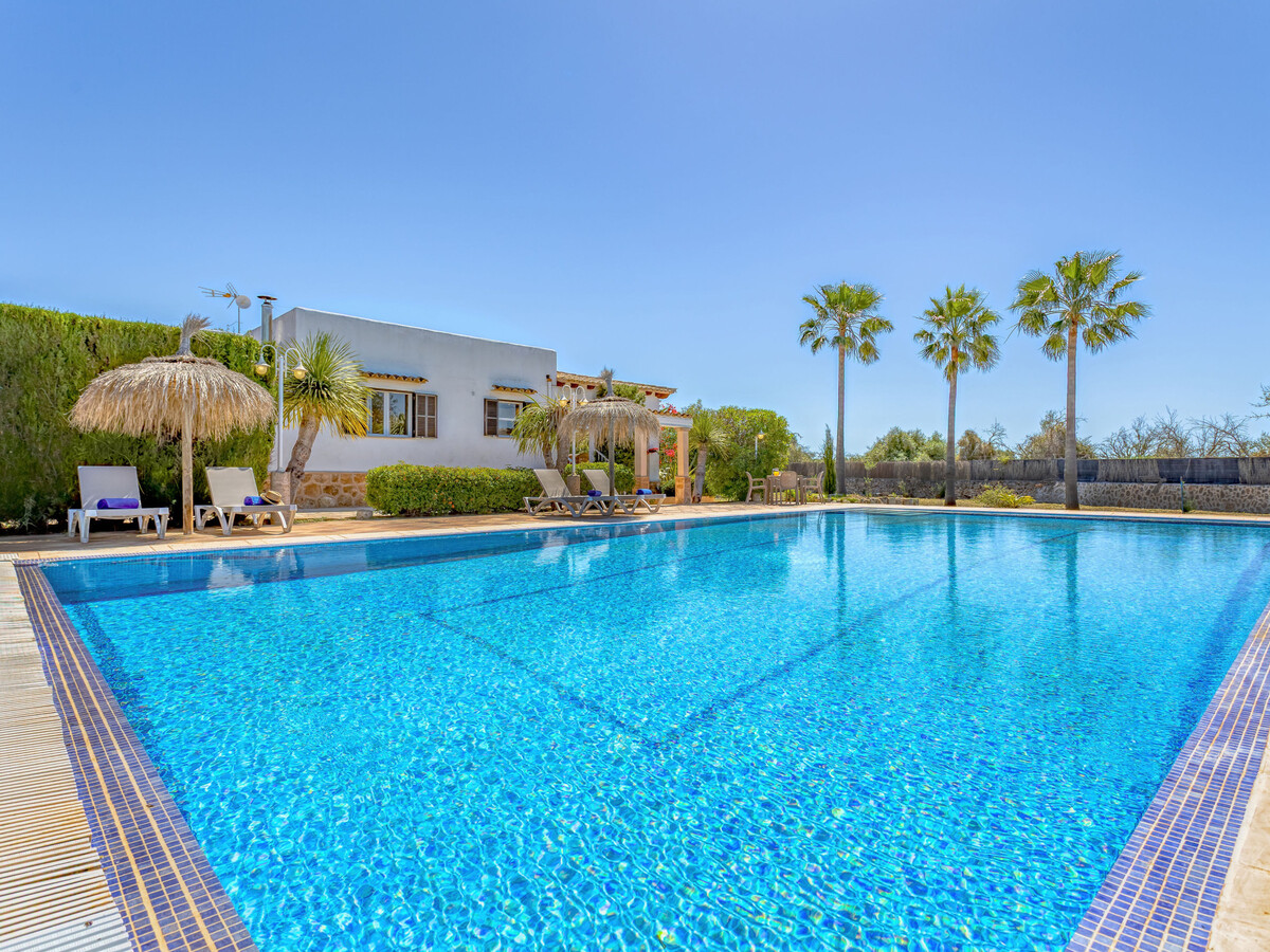 Chalet Irene à Santanyí, 2 chambres avec piscine 7×17m - Photo 1