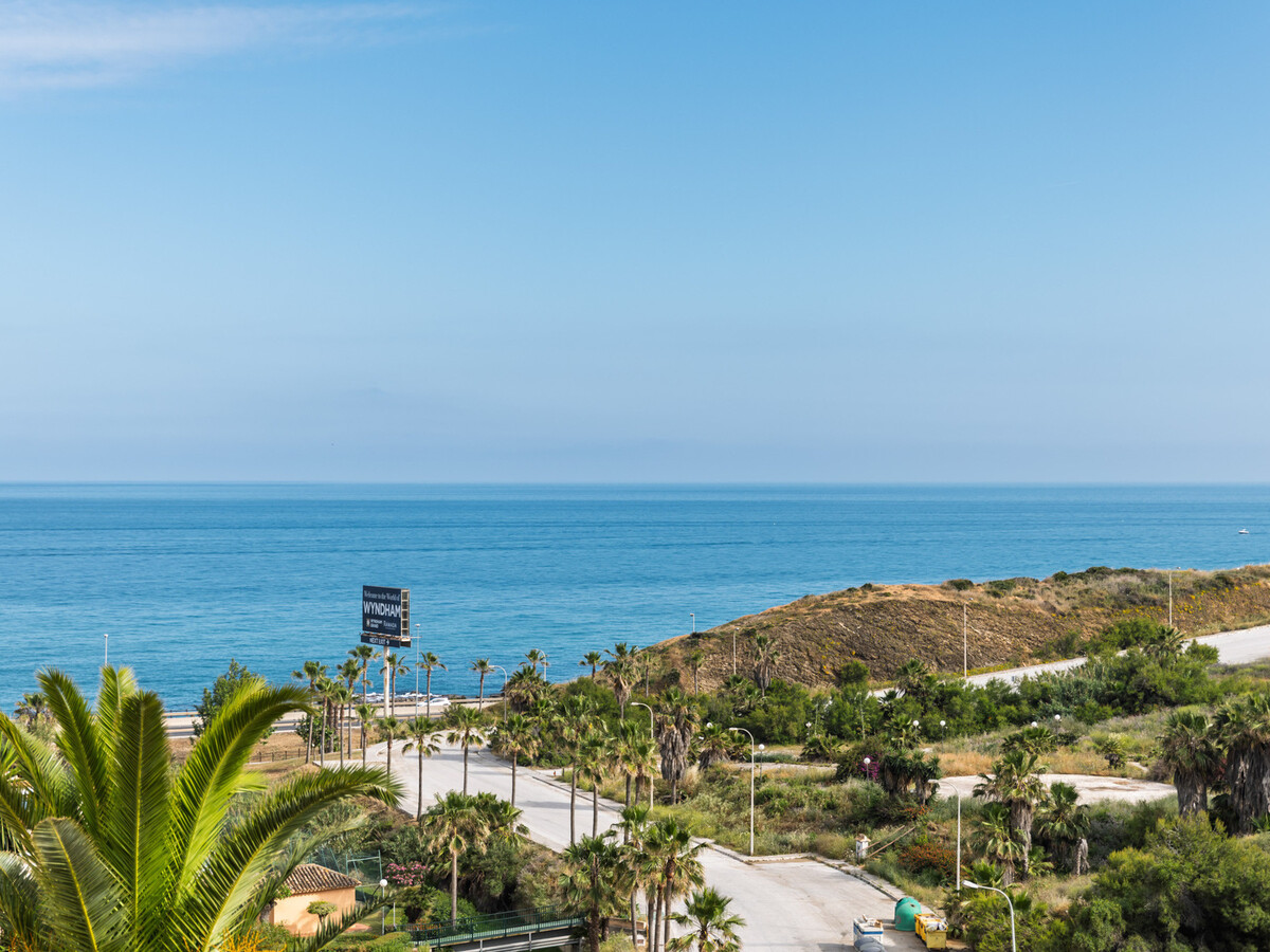 Appartement 90m² vue mer à Mijas Costa, piscine chauffée - Photo 2