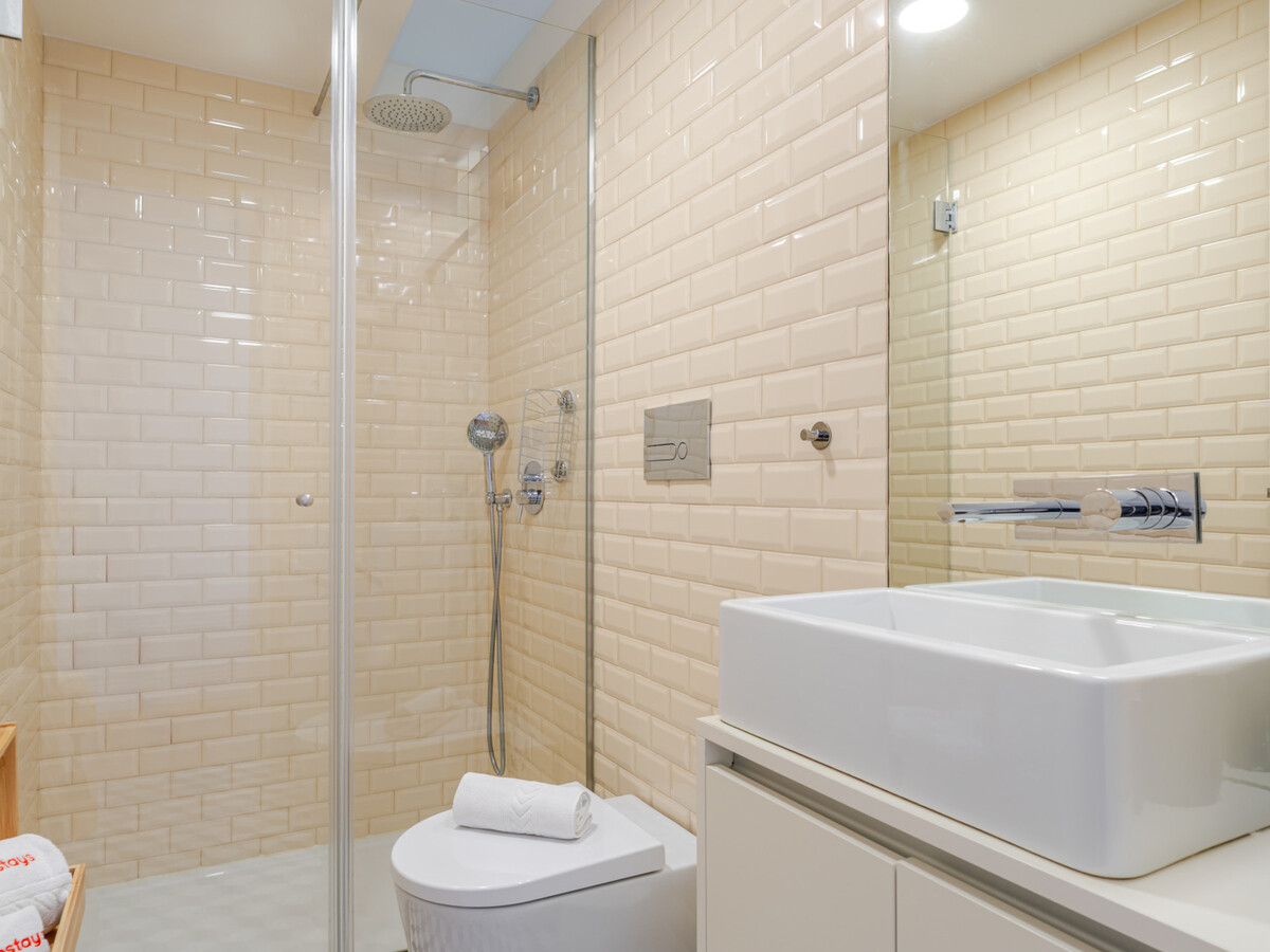 Studio avec terrasse privée au cœur de Porto - Photo 4