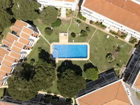 Location appartement à Quarteira Vilamoura, Appartement tranquille avec terrasse et charmant jardin à Vilamoura