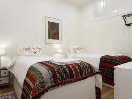 Appartement 6 chambres, 25 personnes face au Miradouro à Lisbonne : photo 12