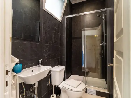 Appartement 5 chambres Chiado, 10 personnes près Praça Luís de Camões : photo 34
