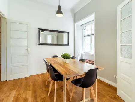 Appartement 4 chambres Chiado, 10 personnes près Praça Luís de Camões : photo 6