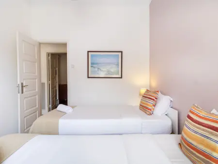 Appartement 4 chambres Chiado, 10 personnes près Praça Luís de Camões : photo 16